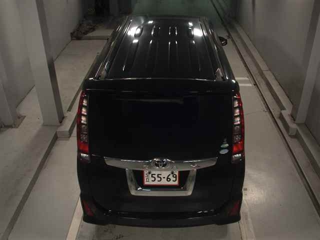 TOYOTA NOAH 2015