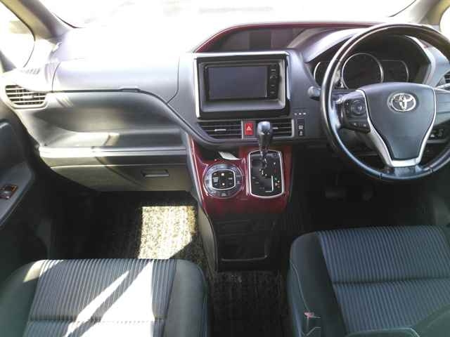 TOYOTA NOAH 2015