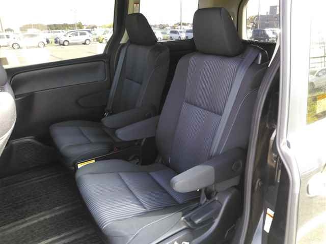 TOYOTA NOAH 2015