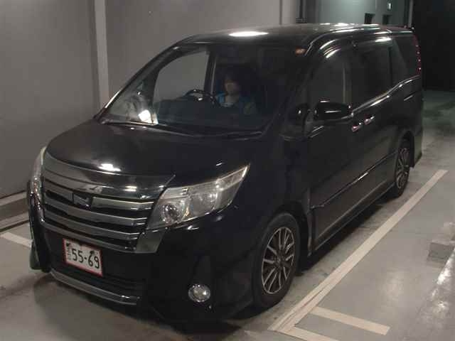 TOYOTA NOAH 2015