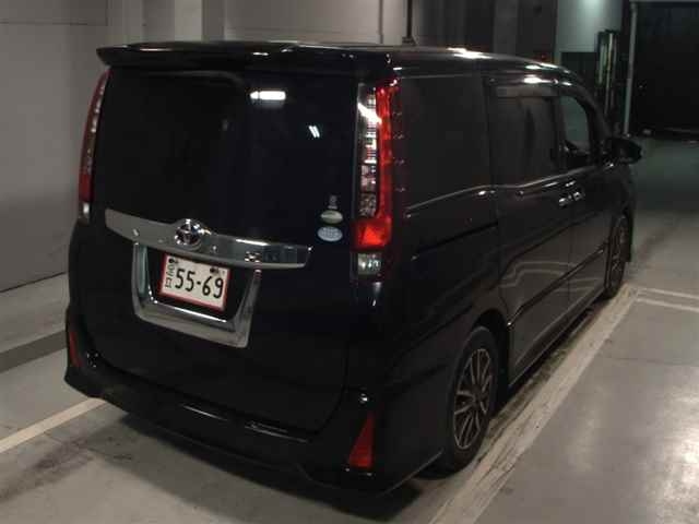 TOYOTA NOAH 2015