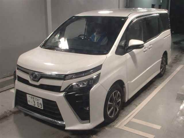 TOYOTA VOXY 2017