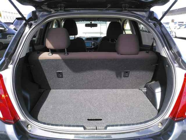 TOYOTA VITZ 2011