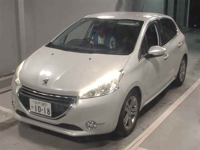 PEUGEOT 208 2015