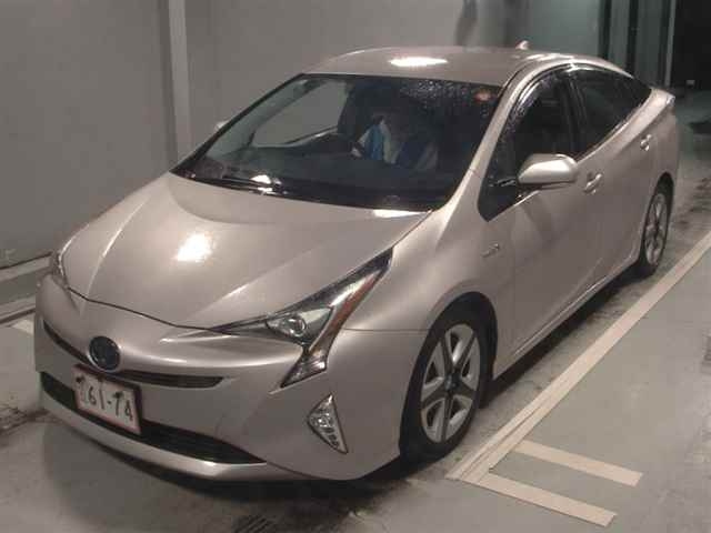 TOYOTA PRIUS 2016