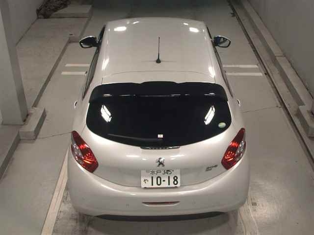 PEUGEOT 208 2015