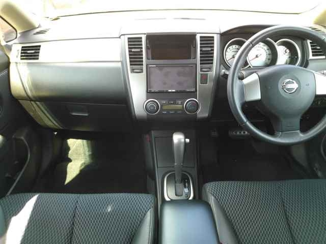 NISSAN TIIDA 2011