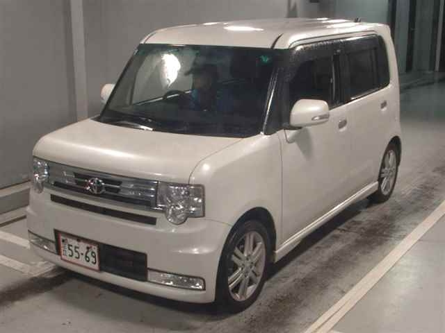 TOYOTA PIXIS SPACE 2014