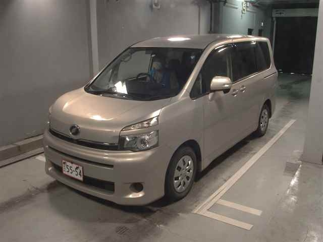 TOYOTA VOXY 2012