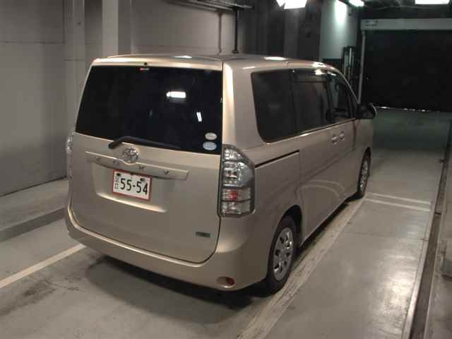 TOYOTA VOXY 2012
