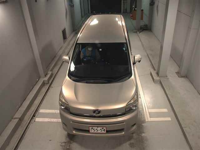 TOYOTA VOXY 2012