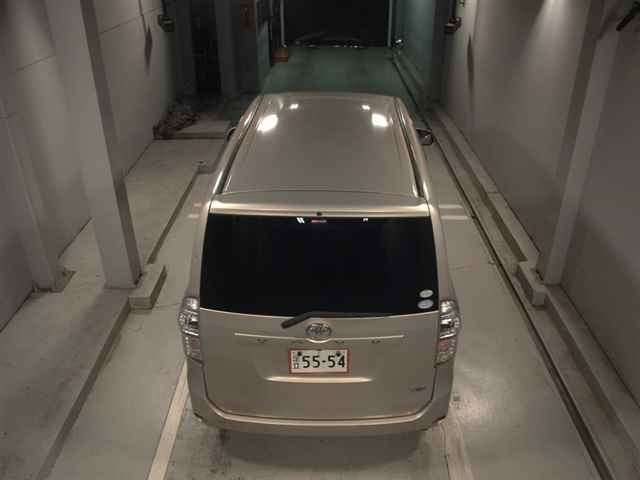 TOYOTA VOXY 2012