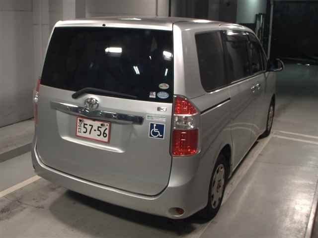 TOYOTA NOAH 2010