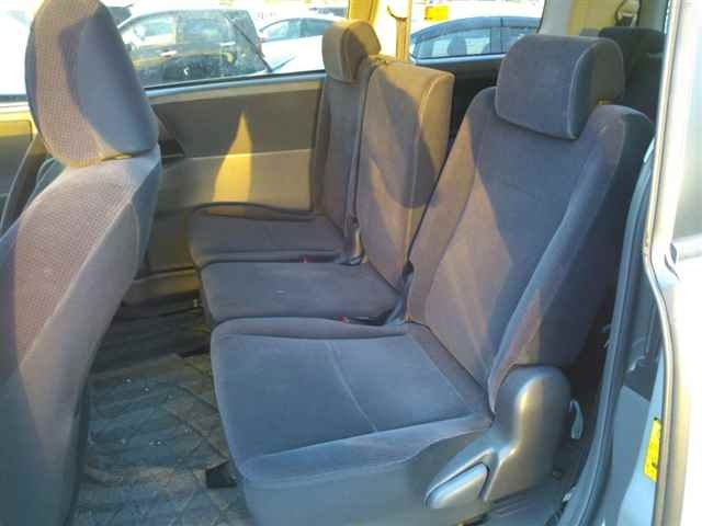 TOYOTA NOAH 2010