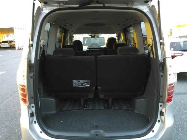 TOYOTA NOAH 2010