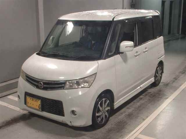 NISSAN ROOX 2011