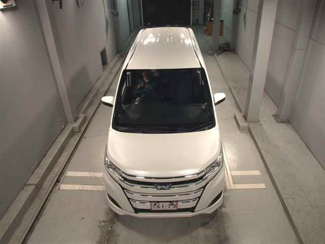 TOYOTA NOAH 2018