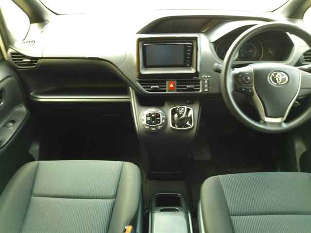 TOYOTA NOAH 2018