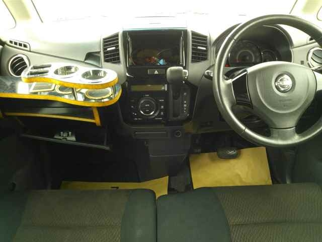 NISSAN ROOX 2011