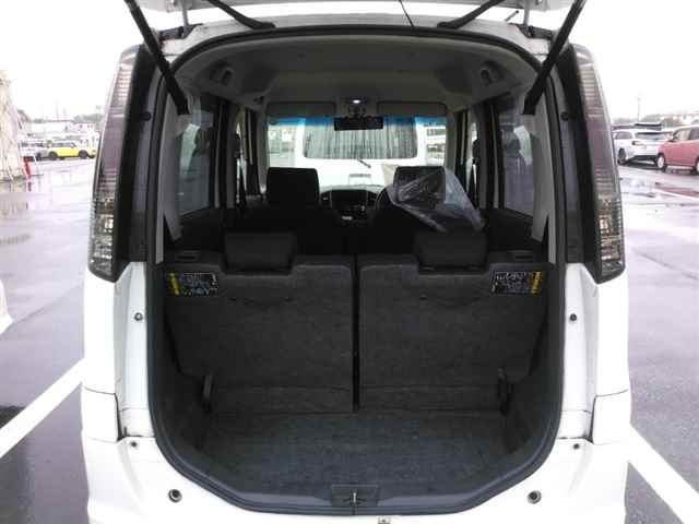 NISSAN ROOX 2011