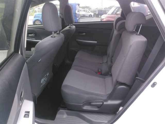 TOYOTA PRIUS ALPHA 2014