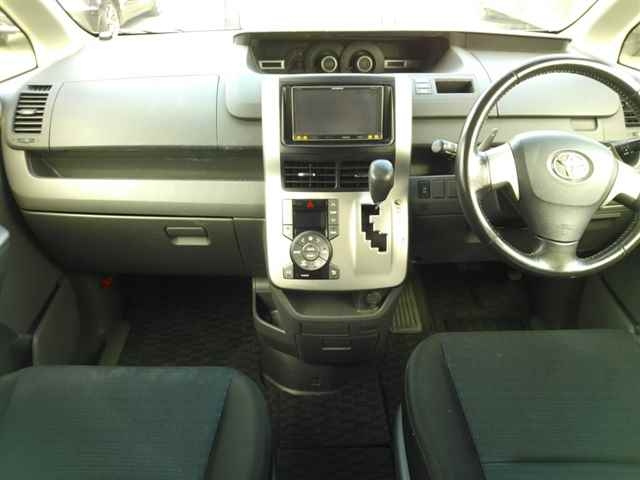 TOYOTA VOXY 2008