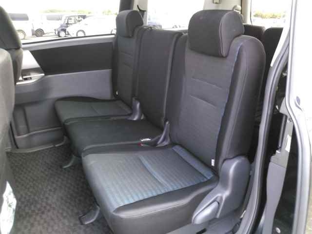 TOYOTA VOXY 2008
