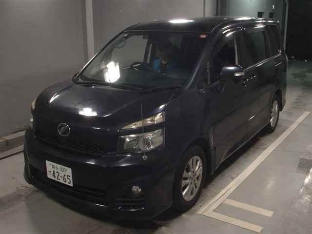 TOYOTA VOXY 2010