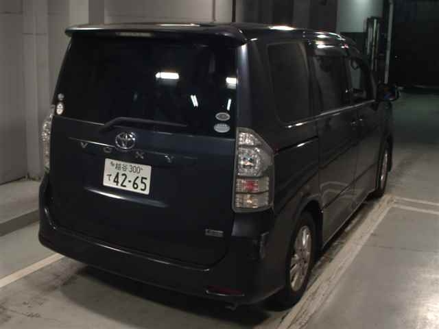 TOYOTA VOXY 2010