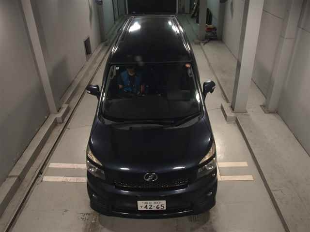 TOYOTA VOXY 2010