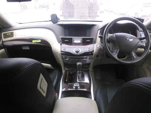 NISSAN FUGA 2015