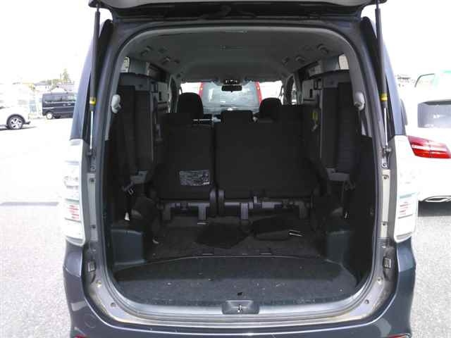 TOYOTA VOXY 2010
