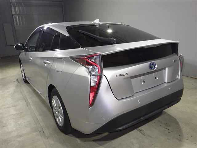TOYOTA PRIUS 2017