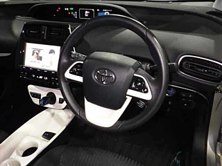 TOYOTA PRIUS 2017