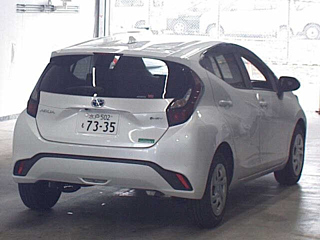 TOYOTA AQUA 2024