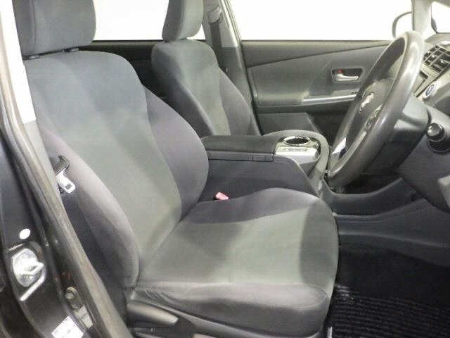 TOYOTA PRIUS ALPHA 2012