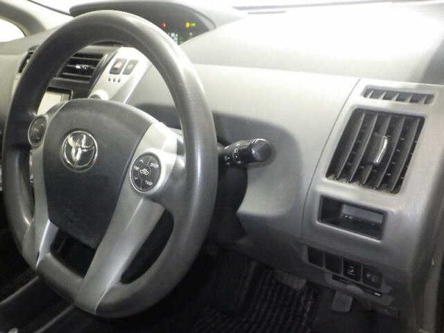 TOYOTA PRIUS ALPHA 2012