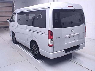 TOYOTA HIACE VAN 2011