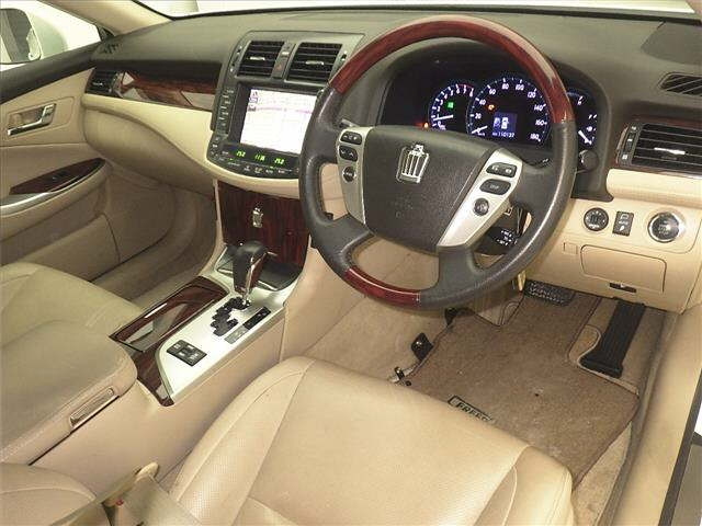 TOYOTA CROWN 2011