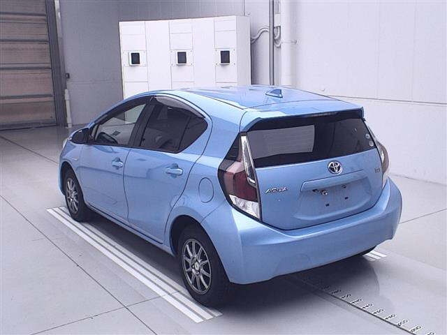 TOYOTA AQUA 2016