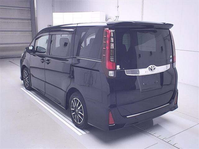 TOYOTA NOAH 2014