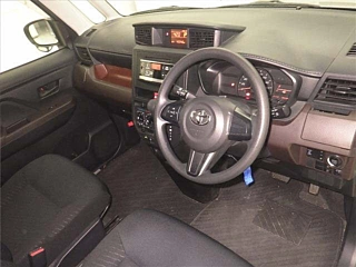 TOYOTA ROOMY 2018