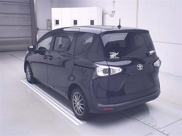 TOYOTA SIENTA 2016