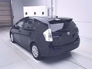 TOYOTA PRIUS ALPHA 2014