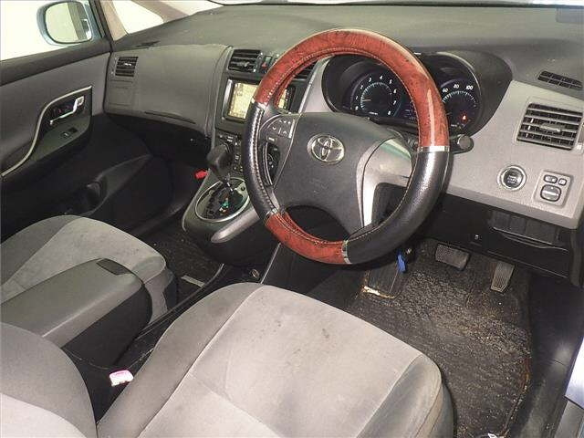TOYOTA MARK X ZIO 2010