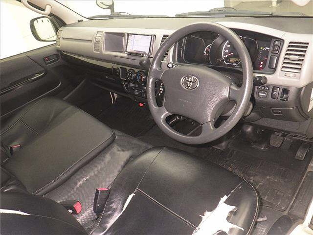 TOYOTA HIACE VAN 2013