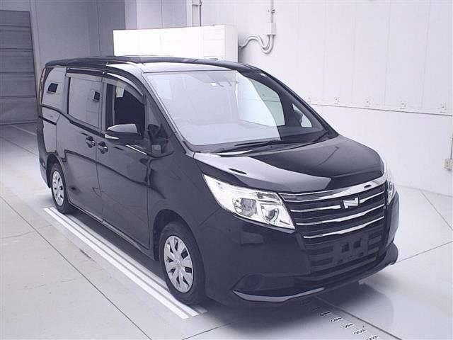 TOYOTA NOAH 2016