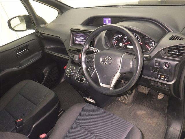 TOYOTA NOAH 2016