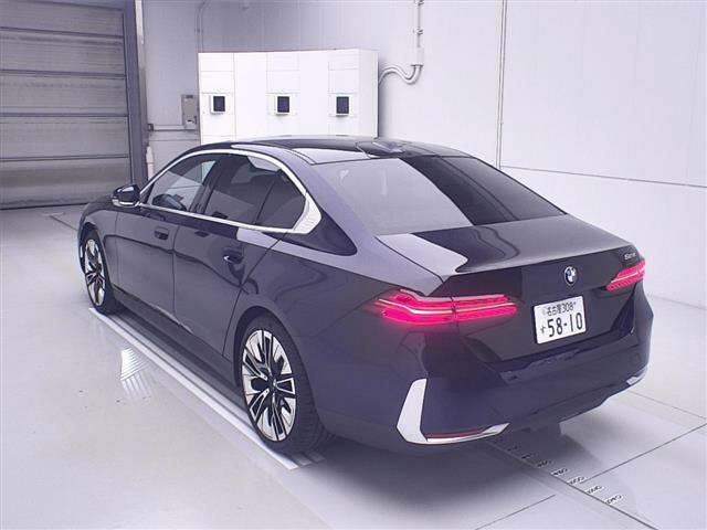 BMW 5 SERIES 2023