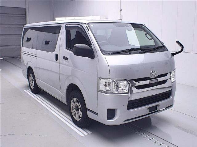 TOYOTA HIACE VAN 2020